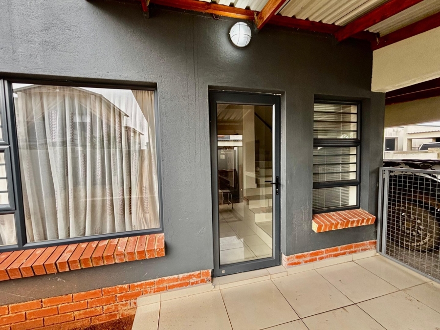 To Let 3 Bedroom Property for Rent in Waterkloof A H North West